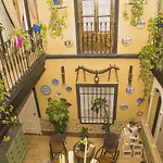 Konukevi Internacional 3*